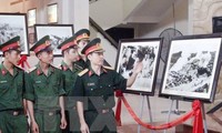 Pameran foto “Prajurit paman Ho – orang-orang yang paling indah”