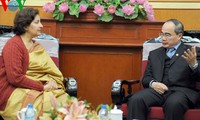 Ketua Nguyen Thien Nhan menerima Duta Besar India di Vietnam