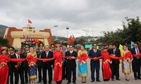 Peresmian pola pemeriksaan “satu pintu, sekali berhenti” di pasangan koridor internasional Lao Bao (Vietnam) dan Densavan (Laos)