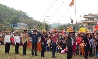 Pesta turun ke sawah yang bergelora dari orang etnis Giay pada awal tahun