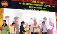 Kota Ho Chi Minh memuliakan 125 teladan tipikal “Orang yang baik, pekerjaan yang baik” tahap 2010-2015