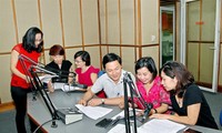 Bertemu dengan kelompok wartawan Radio VOV yang merebut penghargaan A Sayembara Pers Nasional tahun 2014