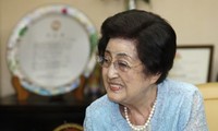 Istri mantan Almarhum Presiden Republik Korea, Kim Dae-jung berkunjung di RDR Korea