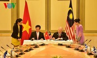 PM Nguyen Tan Dung mengakhiri dengan baik kunjungan resmi di Malaysia dan menghadiri acara peringatan ultah ke-50 Hari Kemerdekaan Singapura