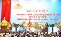 Pejabat tinggi Laos dan Rusia mengirim tilgram ucapan selamat ultah ke-70 berdirinya instansi diplomatik Vietnam