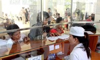 Kaum miskin dan pemilik kartu asuransi mendapat keuntungan dari kenaikan harga jasa kesehatan.