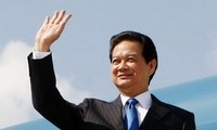 PM Nguyen Tan Dung menghadiri Konferensi Tingkat Tinggi ASEAN 27 di Malaysia