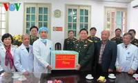 Kepala Departemen Umum Politik Tentara Rakyat Vietnam, Ngo Xuan Lich mengunjungi Rumah Sakit Persahabatan Vietnam – Jerman