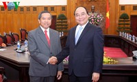 Deputi PM Nguyen Xuan Phuc menerima Menteri Ilmu Pengetahuan dan Teknologi Laos