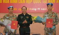 Deux officiers vietnamiens partent pour le Soudan du Sud