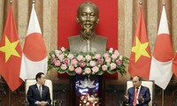 Kishida Fumio reçu par Nguyên Xuân Phuc 