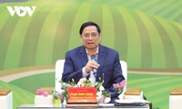 Pham Minh Chinh dialogue avec les agriculteurs