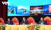 Pham Minh Chinh dirige une conférence sur le développement du Centre septentrional et du littoral du Centre