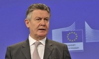 Premierminister Dung trifft EU-Handelskommissar Karel de Gucht 