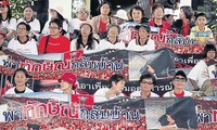 Thailänder protestieren gegen Amnestiegesetzesentwurf