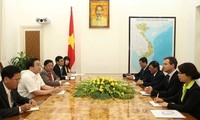 Vize-Premierminister Hoang Trung Hai trifft Generalsekretär der CITES John Scanlon