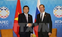 Staatspräsident Truong Tan Sang trifft Russlands Premierminister Dimitri Medwedew