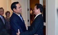 Premierminister Nguyen Tan Dung trifft seinen thailändischen Amtskollegen