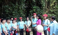 Die in Thailand lebenden vietnamesischen Lehrer und Schüler besuchen Ninh Binh