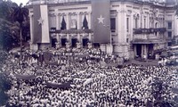 August-Revolution und Lektion über das Wahrnehmen der Gelegenheit