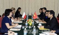 Politische Konsultation zwischen Vietnam und Polen