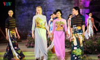 Berühmte vietnamesische Schauspieler versammeln sich beim Ao Dai-Festival Hanoi 