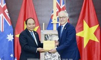 Premierminister Nguyen Xuan Phuc trifft Staats- und Regierungschefs der APEC-Wirtschaften