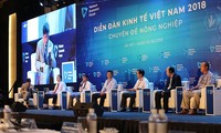 Vizepremierminister Vuong Dinh Hue nimmt an Forum über Kapital- und Finanzmarkt teil