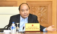Premierminister Nguyen Xuan Phuc leitet die Ausarbeitung des Regierungsbeschlusses Nummer 01