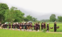 Rituale bei der Brautabholung der Volksgruppe San Diu