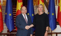 Premierminister Nguyen Xuan Phuc empfängt die Vizepräsidentin der Europäischen Kommission