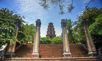 Die heilige Thien Mu-Pagode am Parfüm-Fluss 