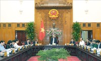 Premierminister Nguyen Xuan Phuc leitet die Sitzung der ständigen Regierungsmitglieder