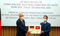 Vietnam überreicht 110.000 Masken zum Schutz vor Covid-19 an Deutschland