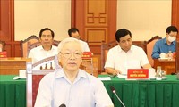 KPV-Generalsekretär Nguyen Phu Trong leitet Sitzung der Unterabteilung für Dokumente des 13. Parteitages