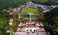 UNESCO Unterlagen über die Landschaft Yen Tu vorlegen