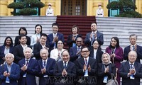 Staatspräsident Nguyen Xuan Phuc trifft Delegation der ASEAN-Ökonomen