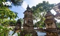 Einzigartige Pagode mit mehr als 30 Stupas