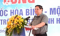 Premierminister Pham Minh Chinh nimmt am Spatenstich zum Bau der Hoa Binh-Moc Chau-Autobahn teil