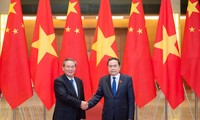 Parlamentspräsident Tran Thanh Man trifft Chinas Premierminister Li Qiang