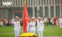 Besondere Flaggenzeremonie zum 50. Jahrestag der Wiedervereinigung