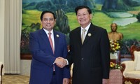 Premierminister Pham Minh Chinh trifft Partei- und Staatschef von Laos