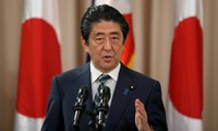 日本首相安倍晋三开始对越南进行正式访问