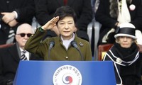 Südkoreas Präsidentin Park Geun-hye tritt ihr Amt an