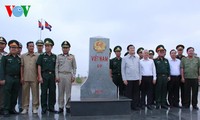 Staatspräsident Truong Tan Sang besucht Soldaten und Bewohner an der Grenze Loc Ninh