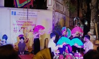 Traditionelle Musik abends in Hanoi