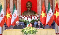 Irans Präsident schließt seinen Vietnam-Besuch ab