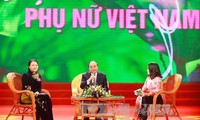 Premier Nguyen Xuan Phuc nennt sieben Maßnahmen für Geschlechtergleichberechtigung in Vietnam