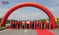 Einweihung der Cao Lanh-Brücke und die Strecke zwischen Brücken Cao Lanh und Vam Cong