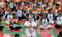 Indien feiert den internationalen Yoga-Tag